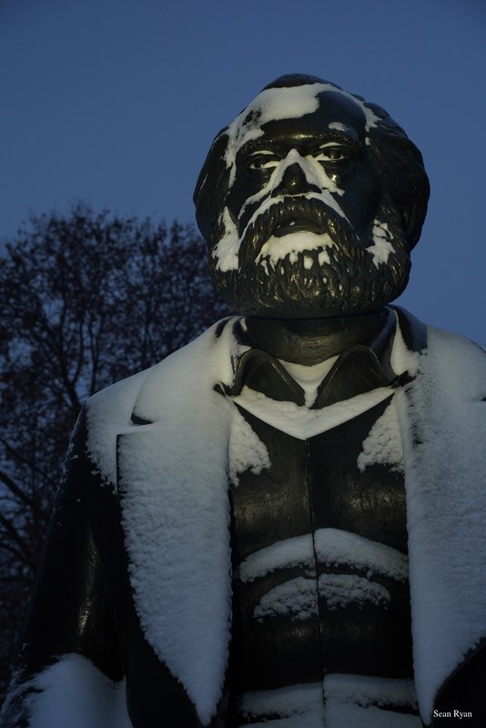 Berlin Statues In Snow - SA707035