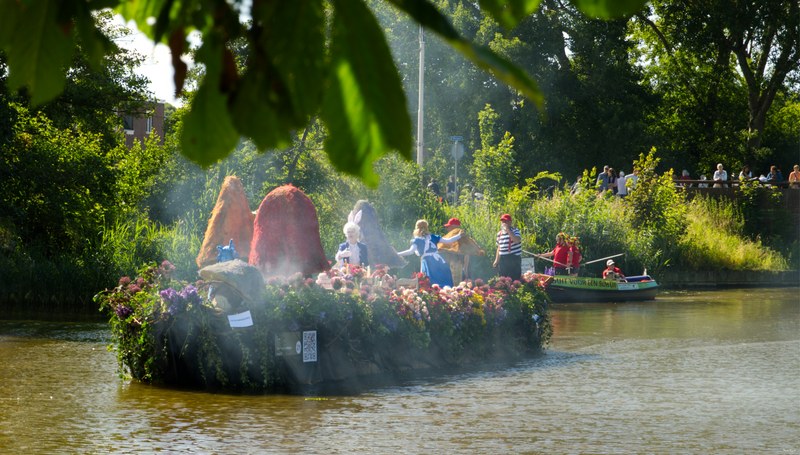 2024-06 - Corzo Parade On Canal - De Uithof - RX106526.editted