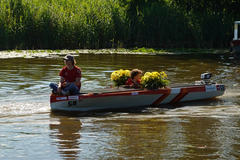 2024-06 - Corzo Parade On Canal - De Uithof - RX106582.ok