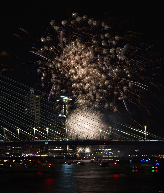 2024-09 - Fireworks Wereldhaven Rotterdam - SA704406.c.editted