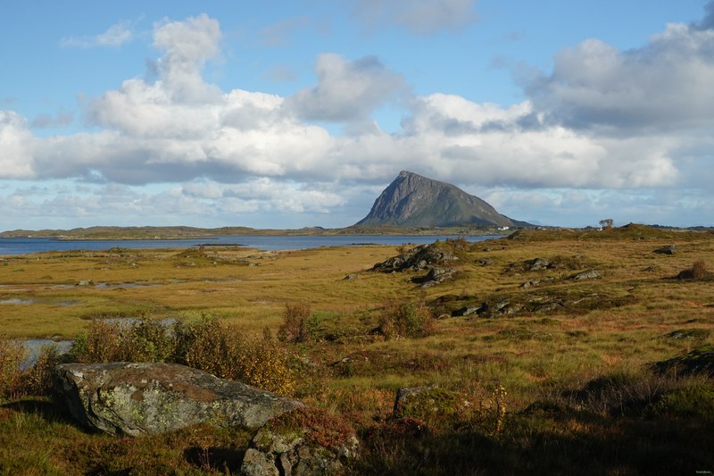 Reine And Moskenes At Lofoten - cover.RX109137.nice