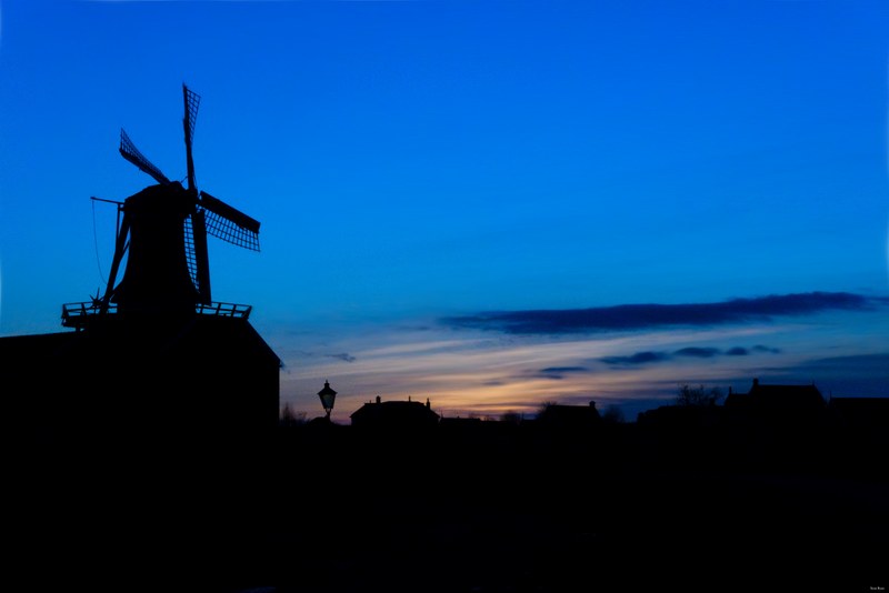 2025-02 - Zaanse Schans Windmills By Sundown - RX100834.editted