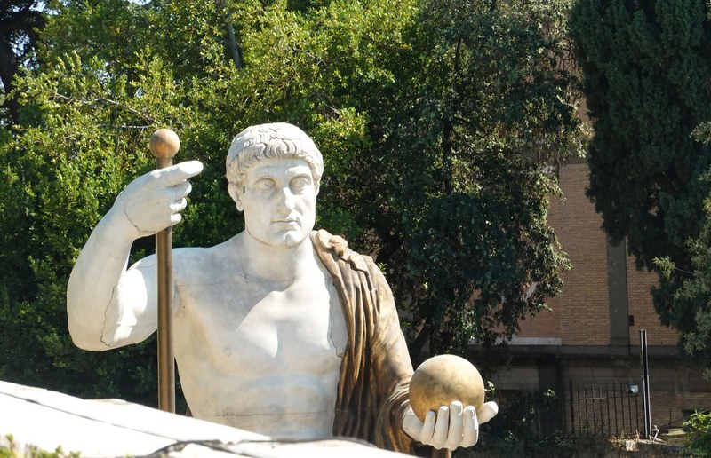 Capitoline Hill Museum - RX101747.Constantine-Colossus-reproduction.editted