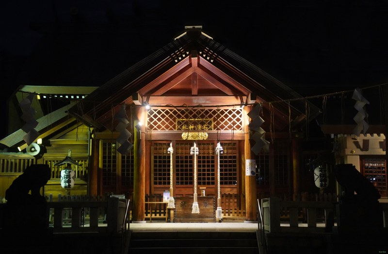 Tokyo - Ishihama Shrine By Night - SA700298.ok.editted