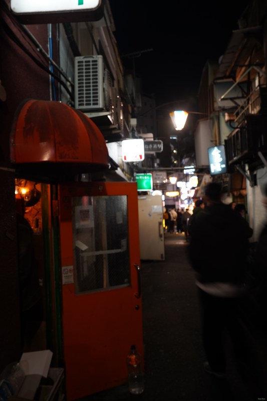 Night-town-alleyways - SA709889